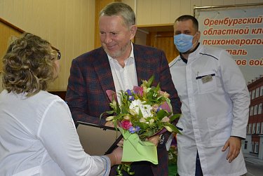 Законодатели отметили врачей госпиталя ветеранов войн